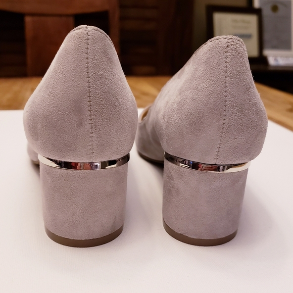 Liz Claiborne Gray Suede Pumps - Picture 7 of 7